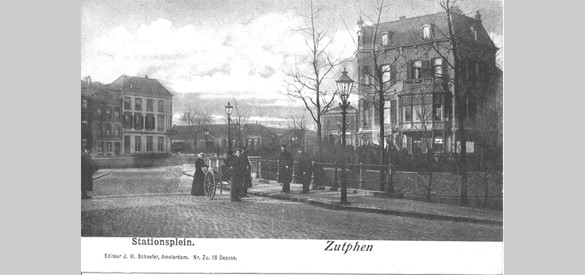 Gezicht op het Stationsplein vanaf de Pont Neuf, rond 1900